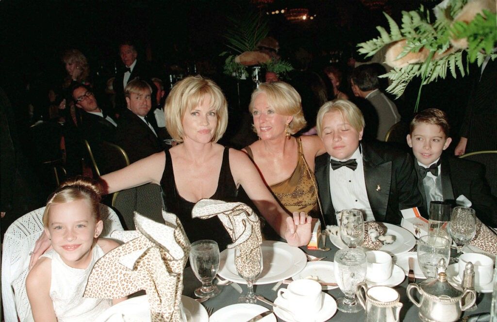 Dakota Johnson parents, Melanie Griffith</p><p>