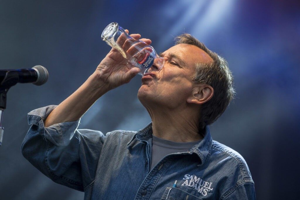 jim-koch-drinking-sam-adams-glass