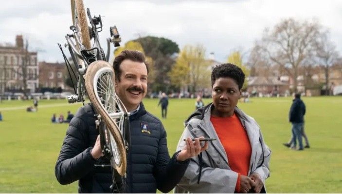 Jason Sudeikis as Ted Lasso and Sarah Niles as Dr. Sharon Fieldstone