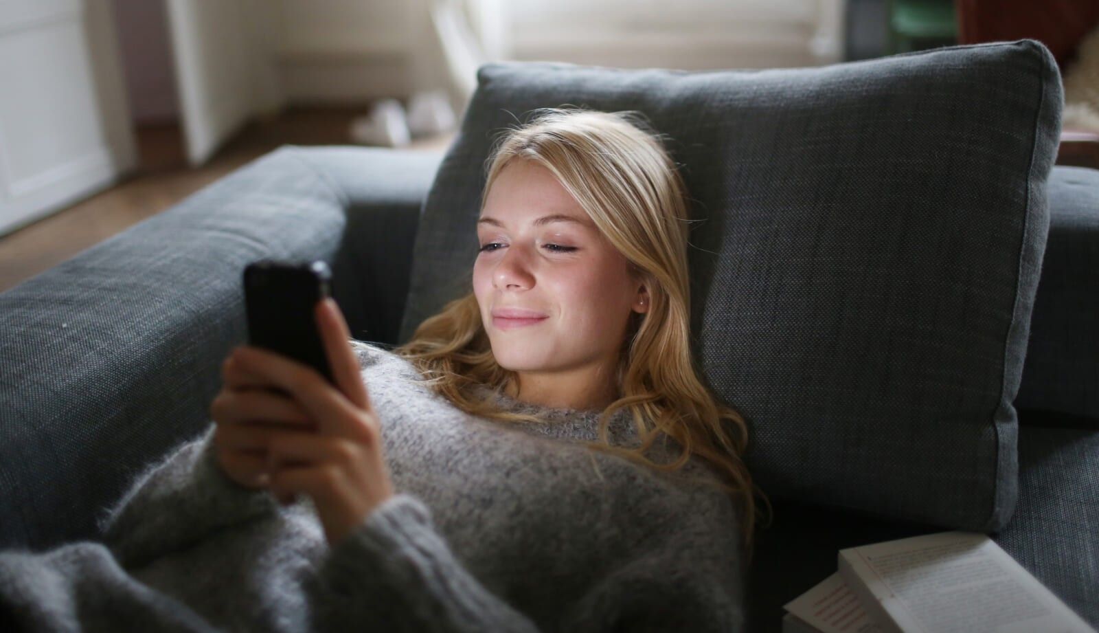 5 Conversation Starters with a Girl That Actually Work