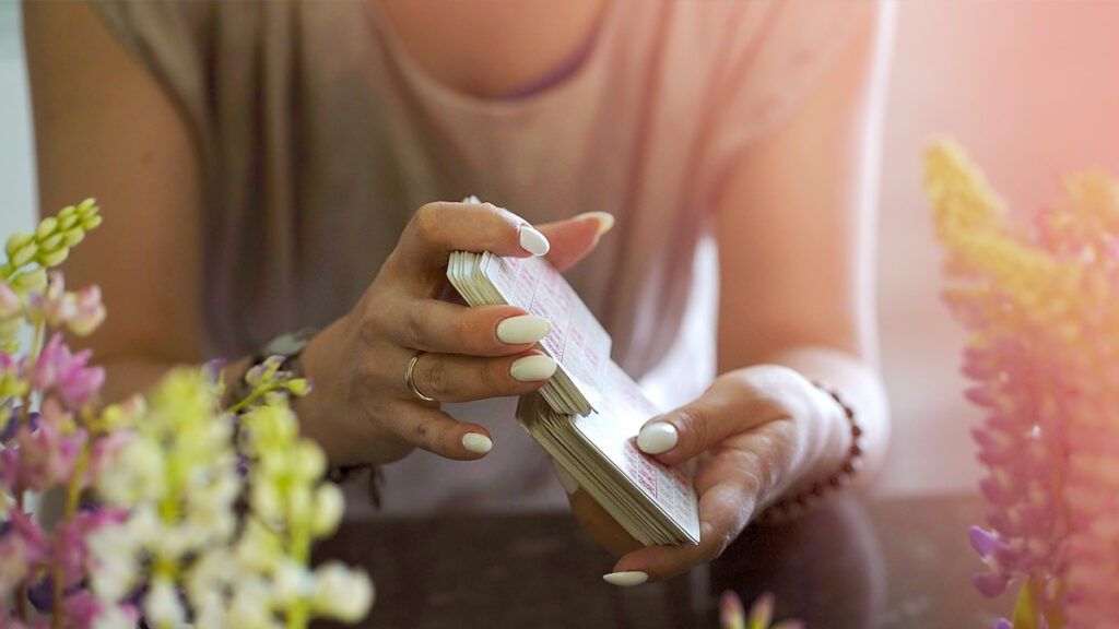 how to use tarot cards