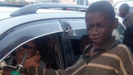 homeless boy gives woman money