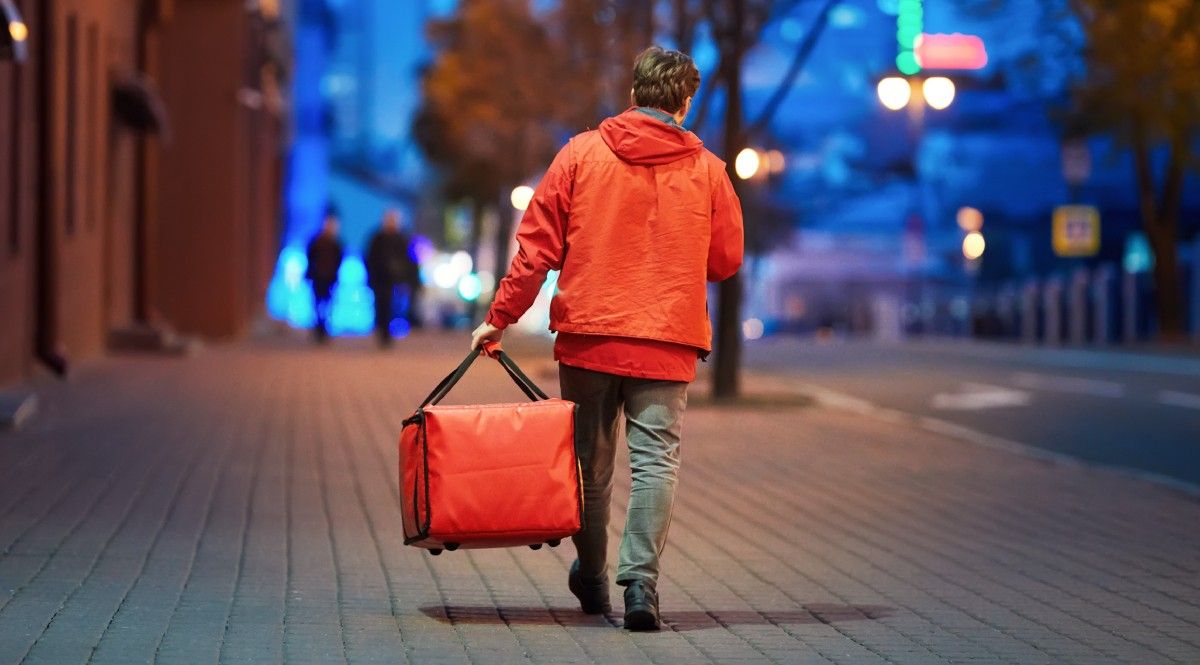 Pizza Delivery Man Heroically Rescues Freezing Toddler who Snuck Out at 3 AM