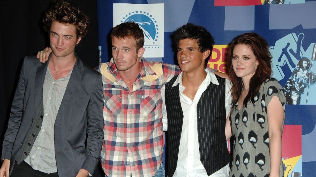 Taylor lautner and twilight cast 1024x576