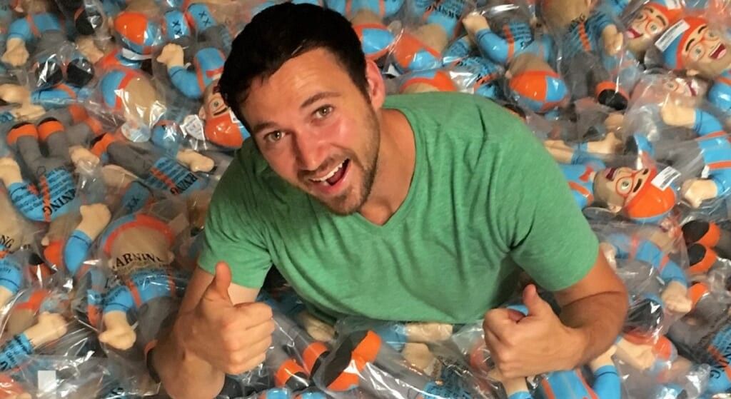 Stevin John Blippi actor in green shirt giving the thumbs up sign