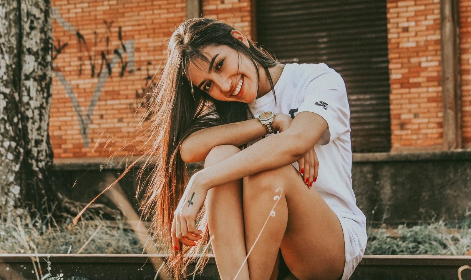 How to Tell if a Girl Really Likes You—and What to Do About It