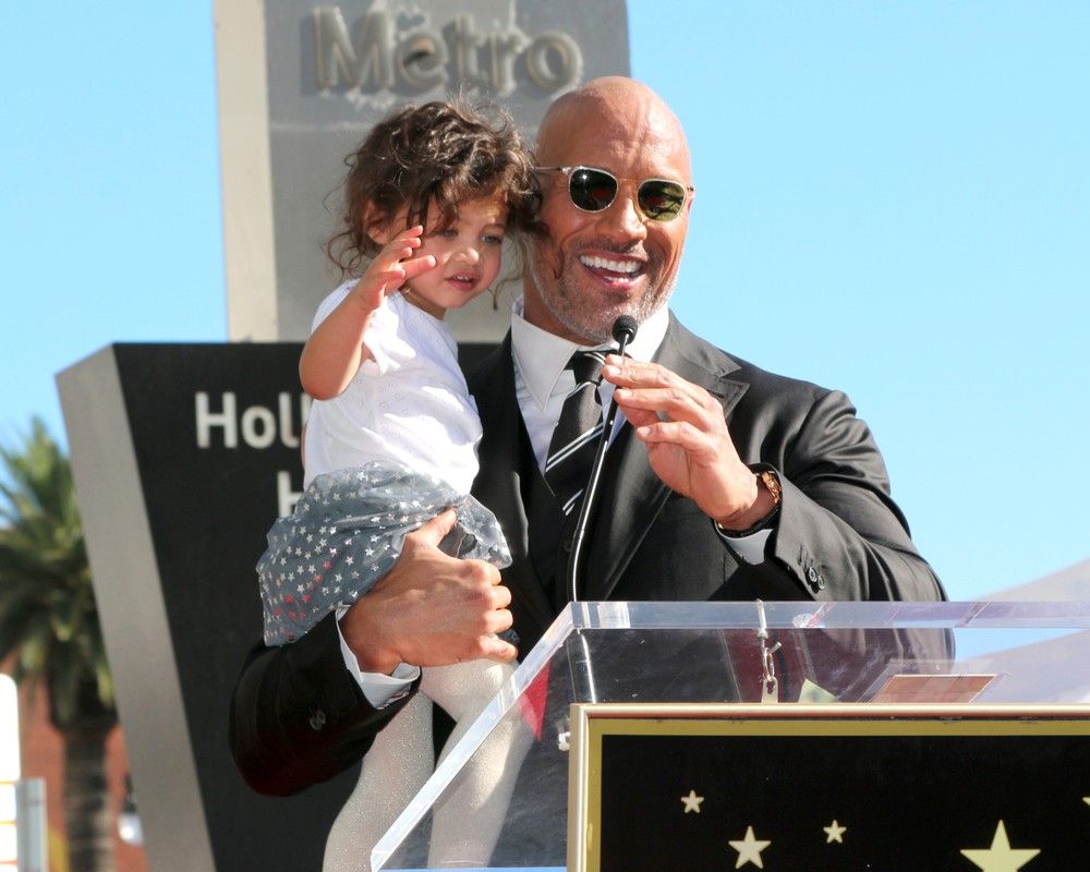 dwayne-johnson-and-daughter-hollywood-walk-of-fame