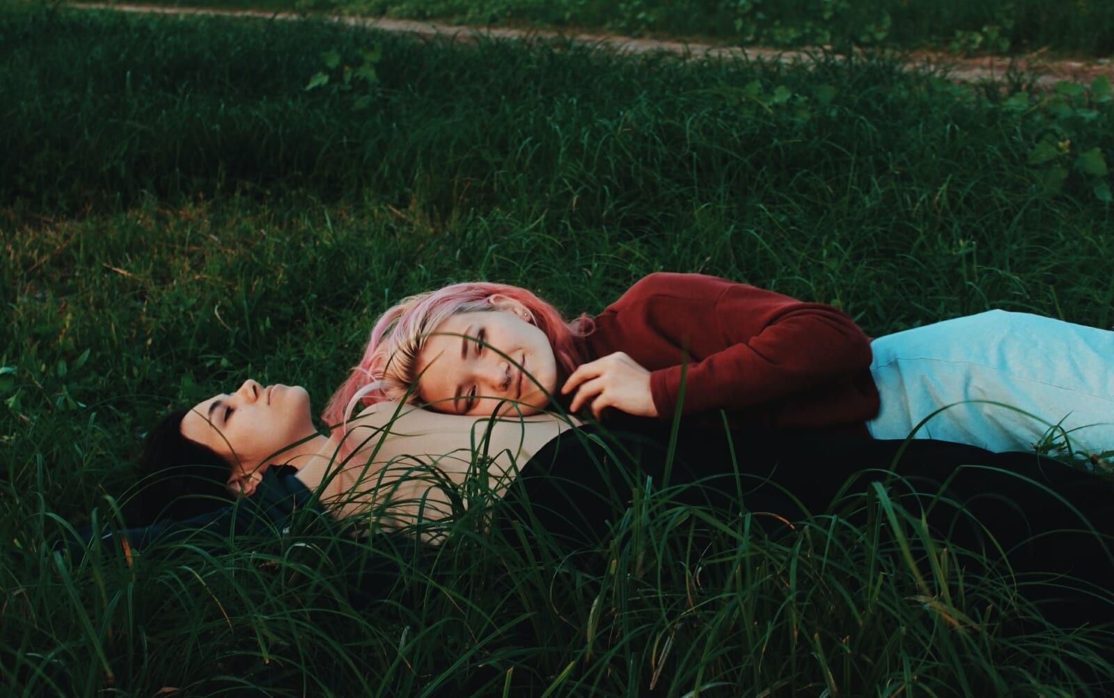 What Are The 5 Love Languages, How Do You Speak Them, And Which One Is Right For You?