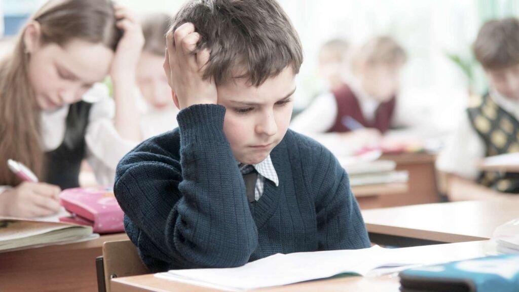 dyslexia kid has difficulty reading and learning in school