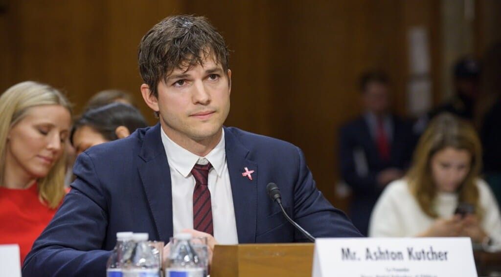 Ashton kutcher speaking 1024x567