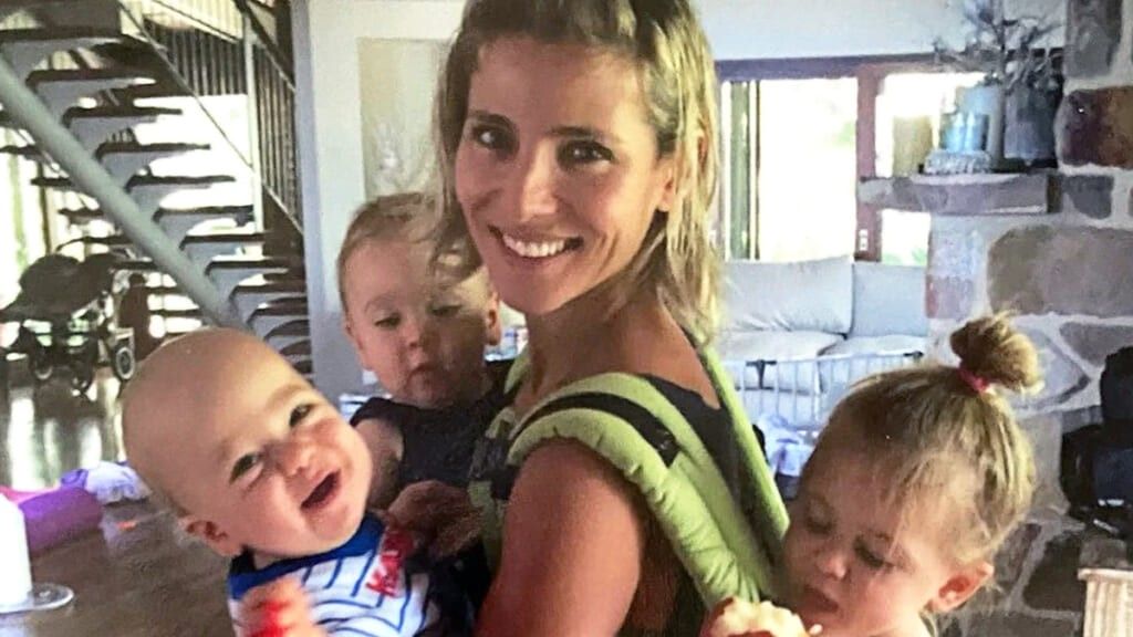 Elsa Pataky holding three kids