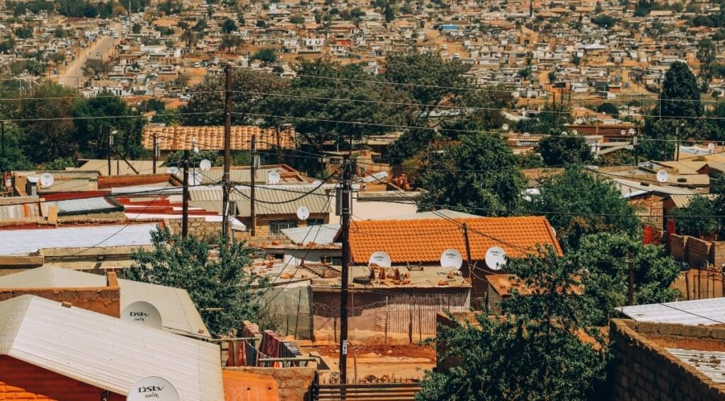 Unemployed father works potholes provide family 1024x567