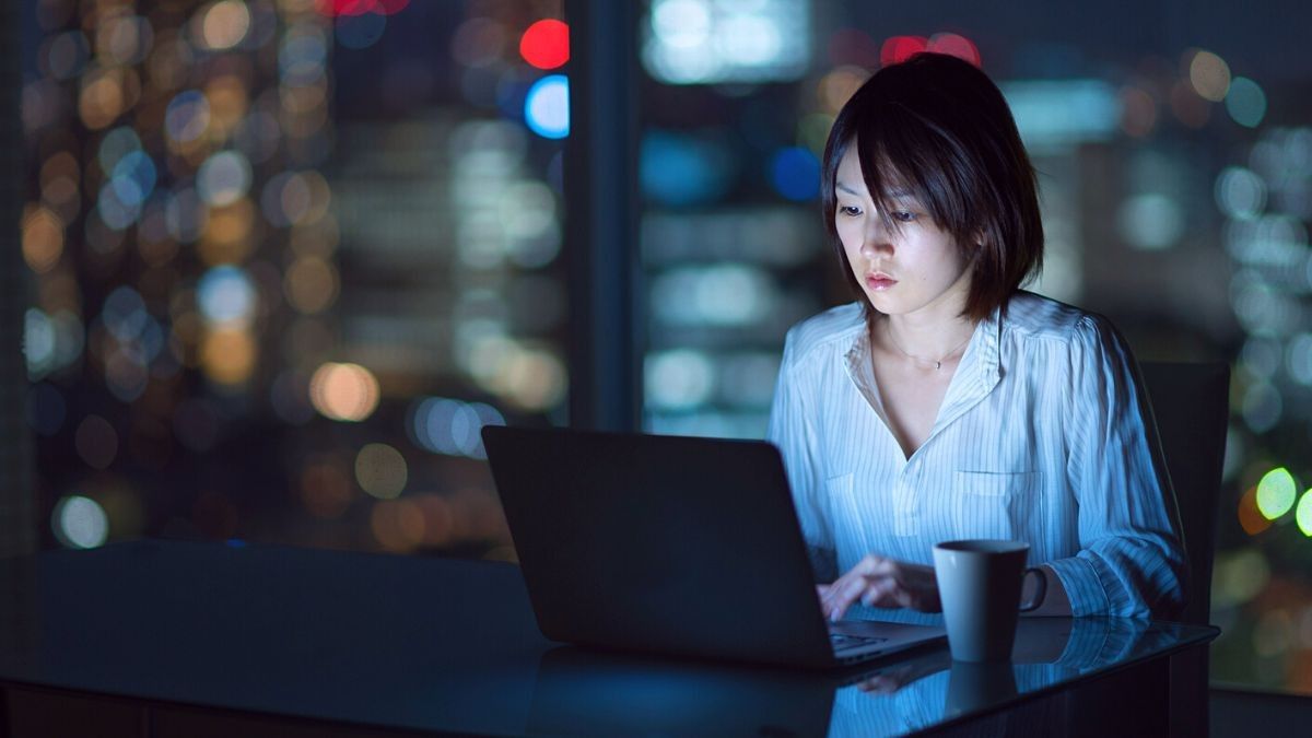 Overworking: 9 Signs You're Working Too Much