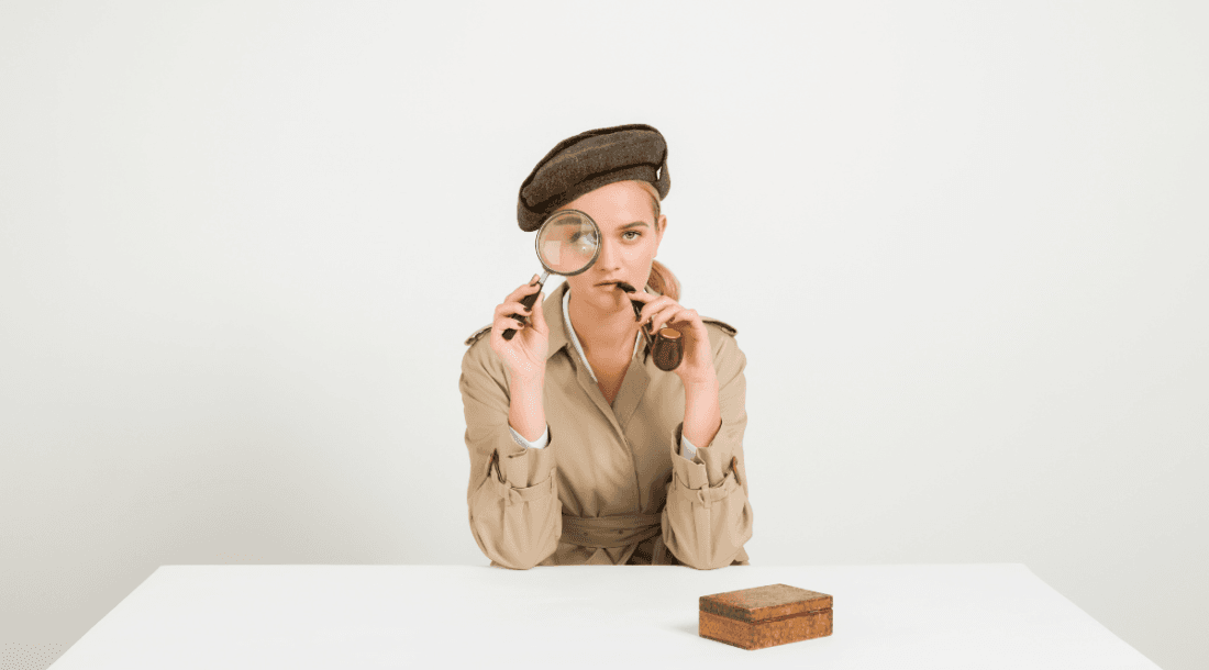 woman posing as detective