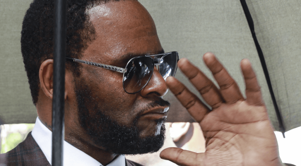 R Kelly outside of Court - Trial