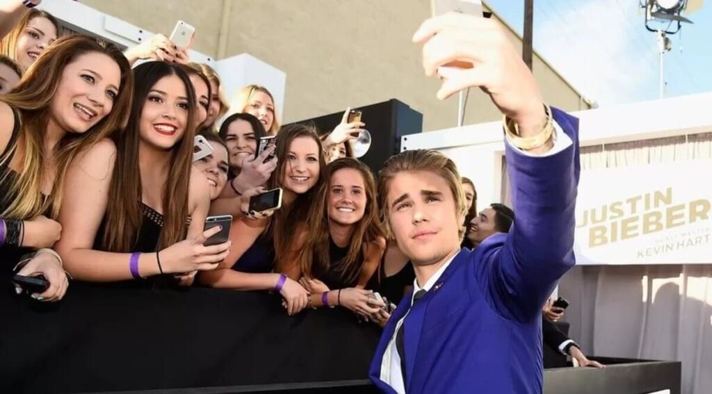 Justin bieber fans 1 1024x567