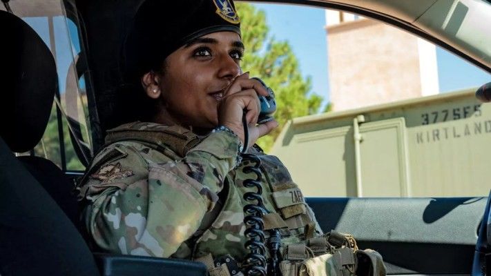 woman in an air force uniform