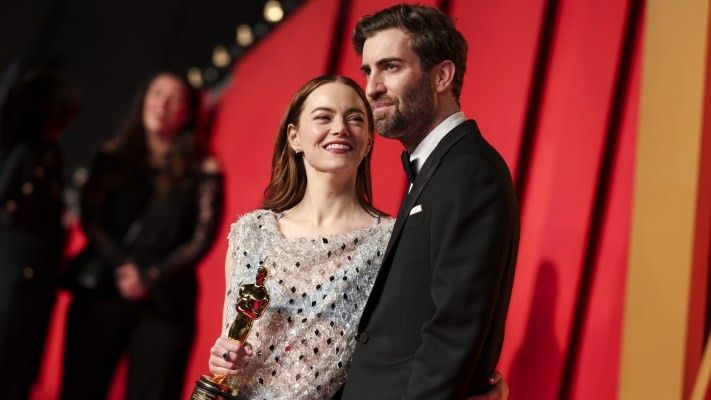 Emma Stone and Dave McCary at the 2024 Vanity Fair Oscar Party held at the Wallis Annenberg Center for the Performing Arts on March 10, 2024 in Beverly Hills, California. 