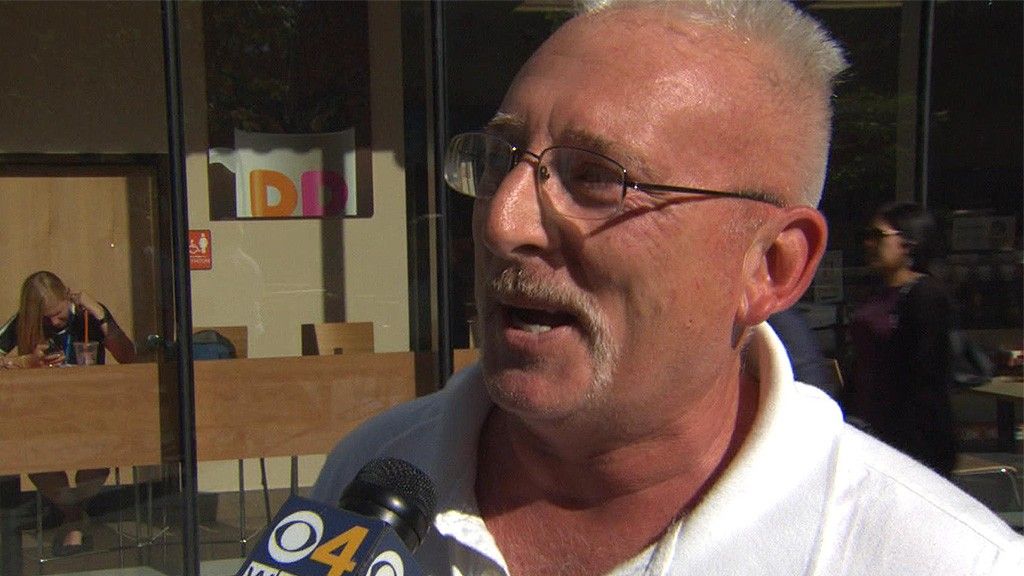 Considerate Man Finds Purse Containing $8,000 and Does Right Thing When He Sees Woman Crying