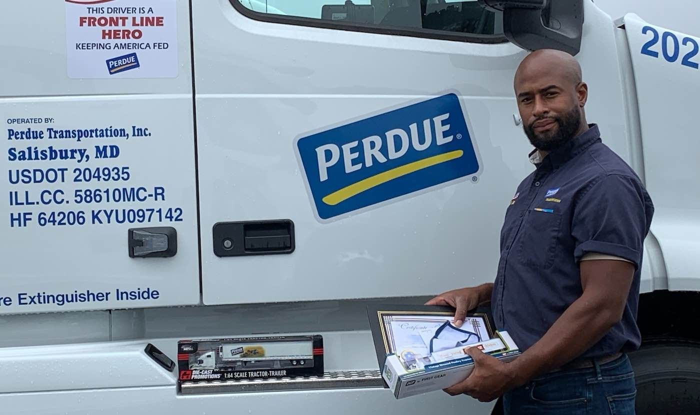 Truck Driver Pulls Over In Traffic To Help Dad Find Lost Daughter After Horrific  Accident