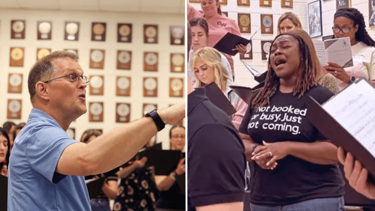 Retiring Choir Teacher Gathers Everyone He Taught Over the Past 30 Years for One Final Performance