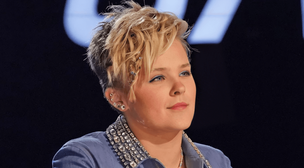 JoJo Siwa with new pixie-style haircut