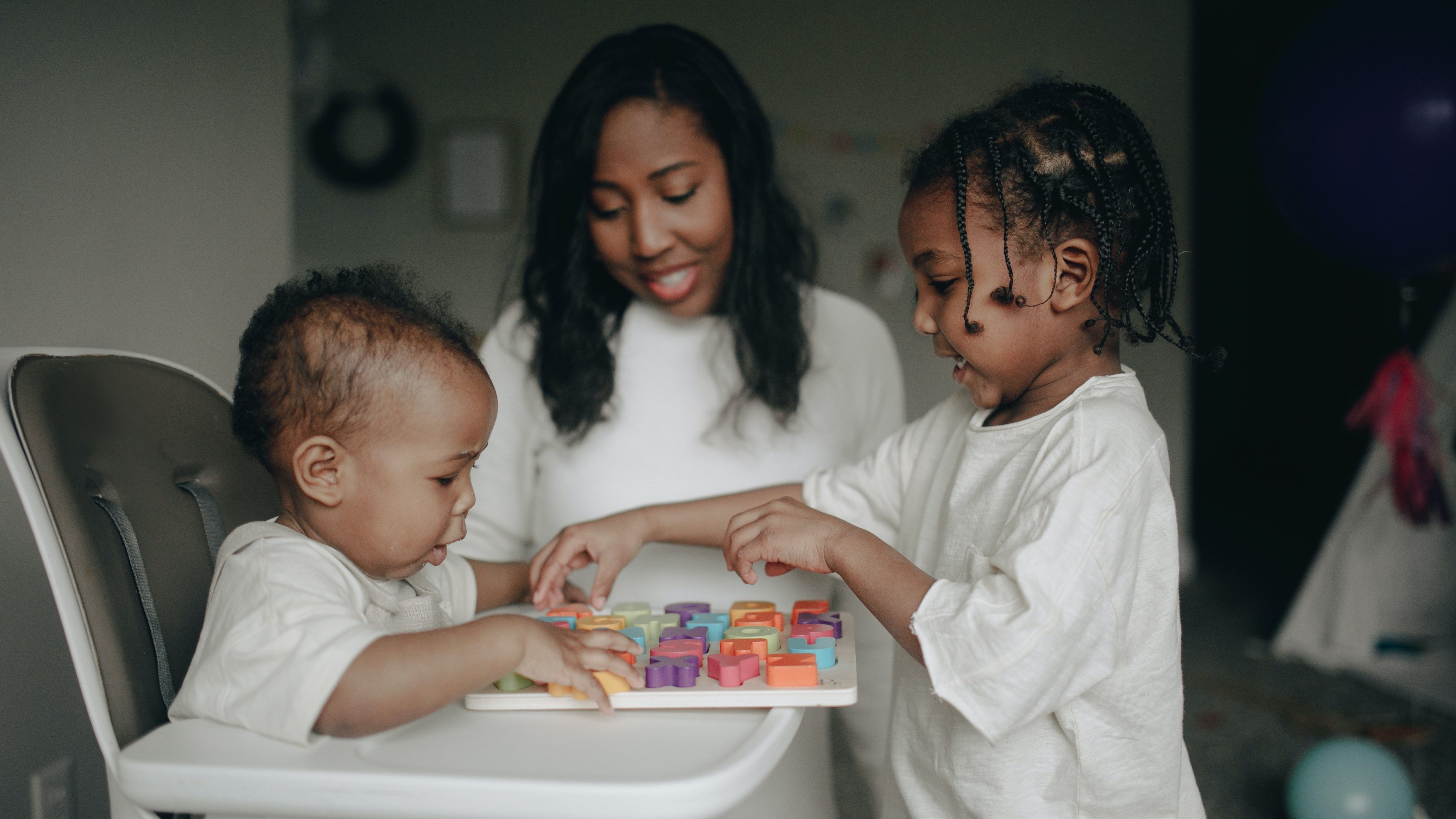 mom with her two kids