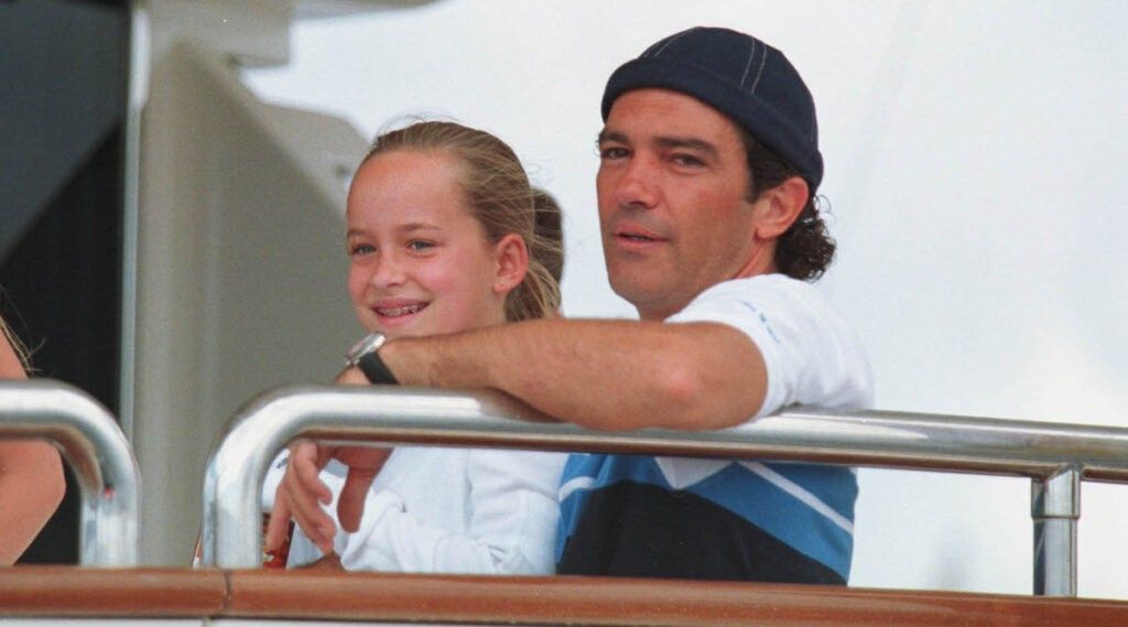 Dakota johnson and antonio banderas  1024x569