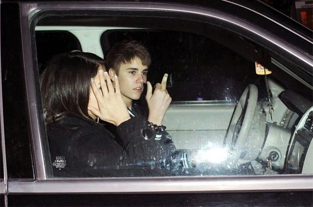 Justin Bieber flipping the paps off