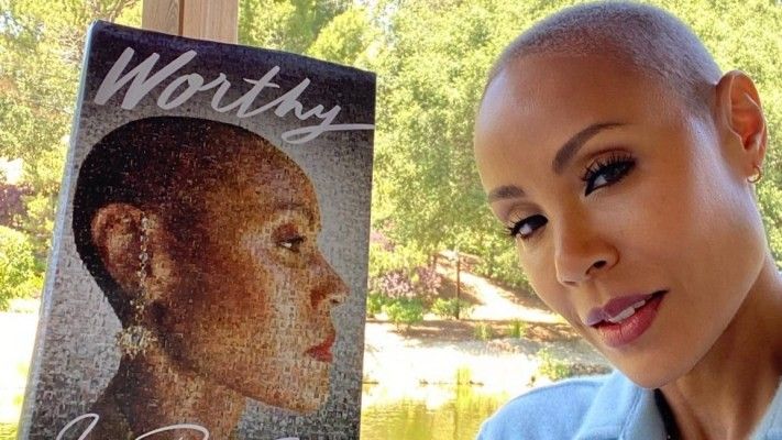 Jada Pinkett Smith holding up her memoir