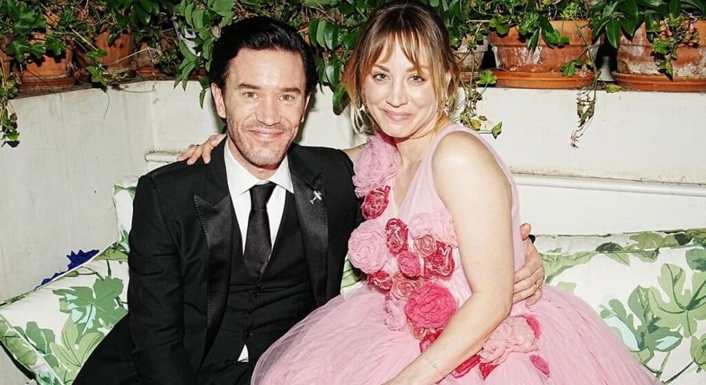 Kaley Cuoco in pink dress after announcing her pregnancy with boyfriend.