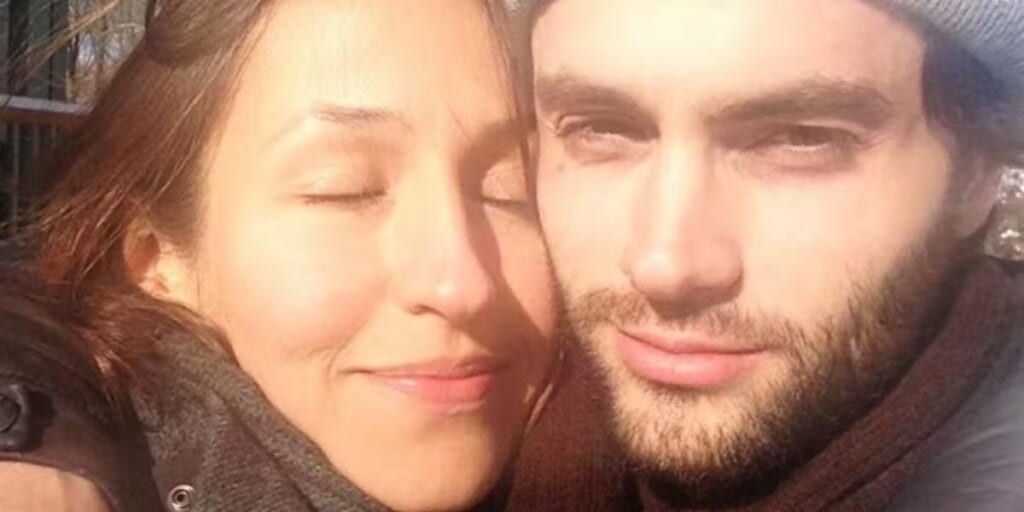 Penn Badgley and Domino Kirke take a selfie