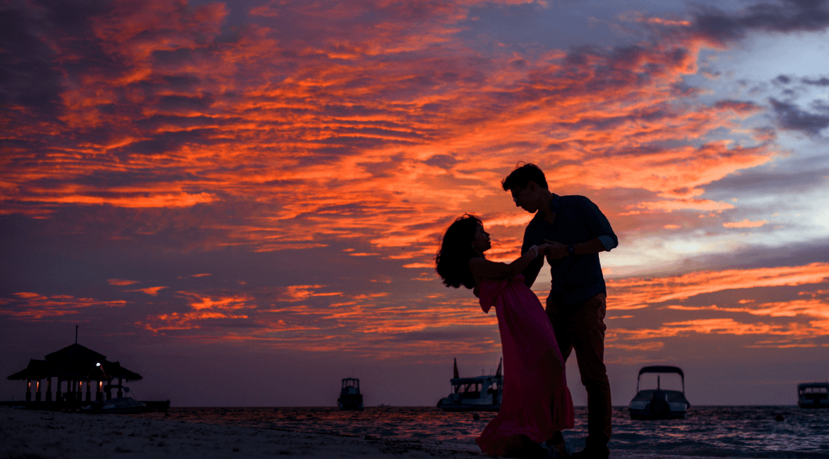 The 3 Main Signs You’re a Hopeless Romantic (and Why That’s Not a Bad Thing)