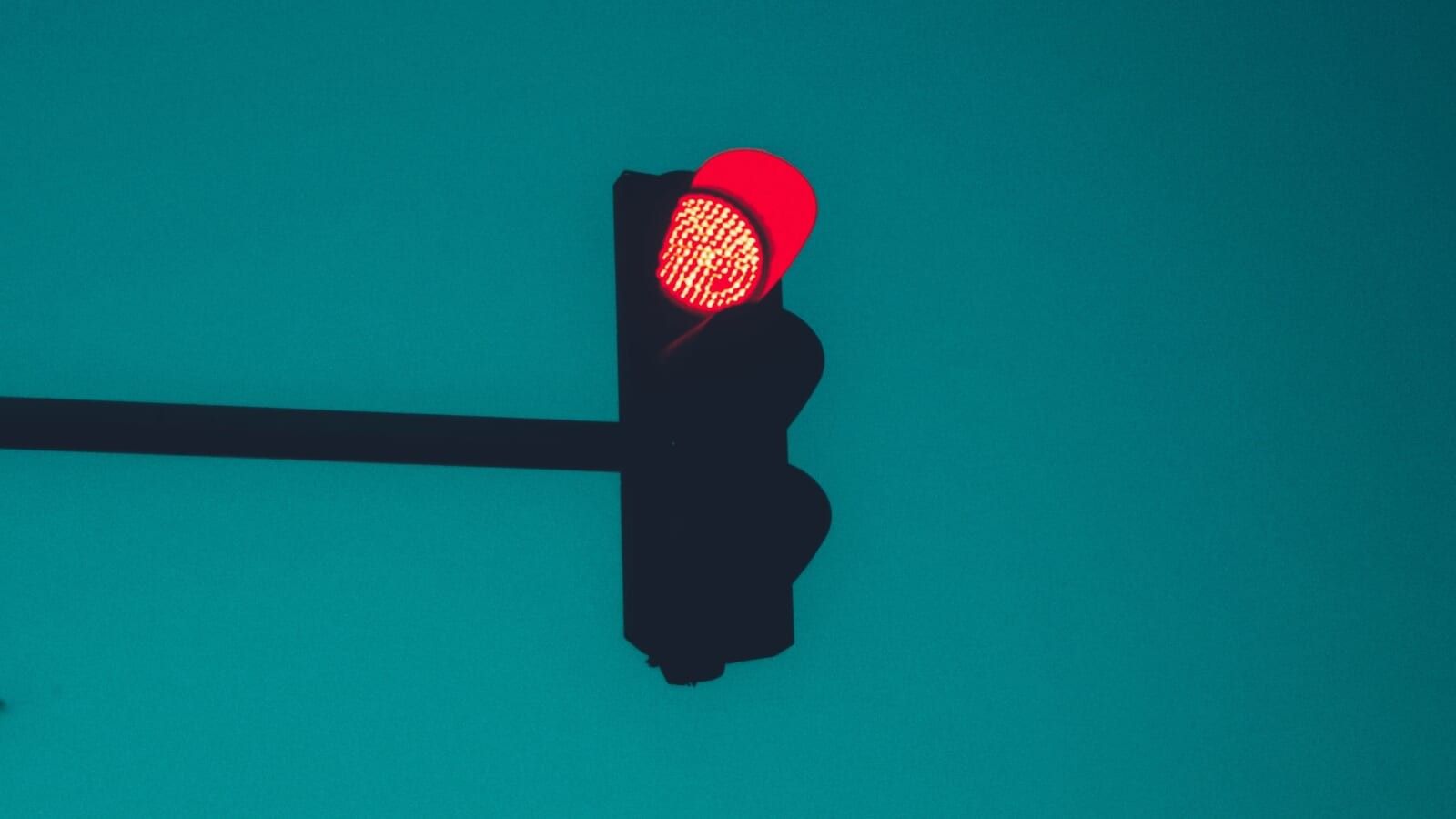 traffic light showing the red light