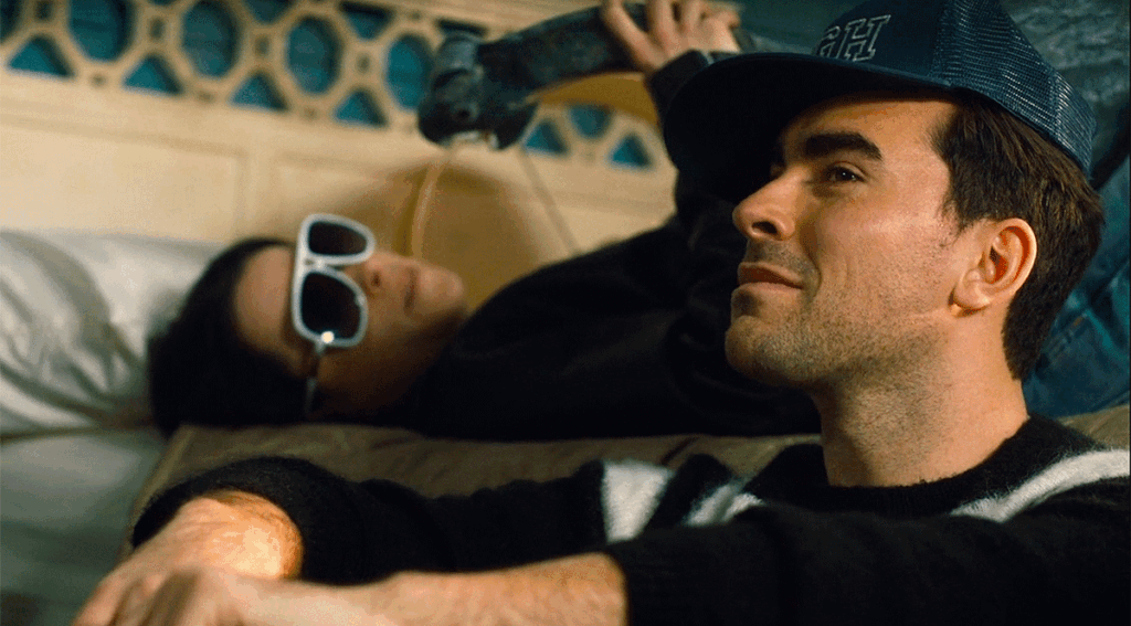 Emily Hampshire as Stevie Budd and Daniel Levy as David Rose on Schitt